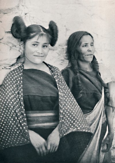 Arizonalainen hopi-tyttö ja hänen äitinsä, 1912 tekijältä James and Pierce