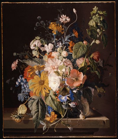 Unikot, hollyhock, Morning Glory, alttoviulu, päivänkakkarat, makea herne, kehäkukka ja muut kukat maljakossa, jossa etana kielekkeellä tekijältä Jan van Huysum