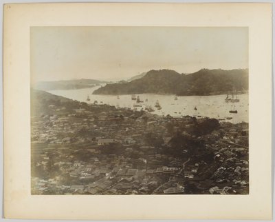 Rannikkokaupunki, Japani (käsinvärinen mustavalkokuva) tekijältä Japanese Photographer