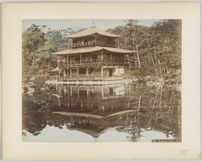 Kinkakuji Garden, Kioto, Japani (käsinvärinen mustavalkokuva) tekijältä Japanese Photographer