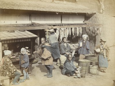 Markkinapaikka Japanissa (käsinvärinen mustavalkokuva) tekijältä Japanese Photographer