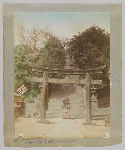 Portaat Atago Hillin huipulle, Tokio, Japani (käsinvärinen mustavalkokuva) tekijältä Japanese Photographer
