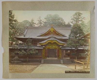 Temppeli Uyenossa, Tokiossa, Japanissa (käsinvärinen mustavalkokuva) tekijältä Japanese Photographer