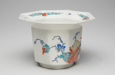 Kuppi, 1600-luvun loppu - 1700-luvun alku (Kakiemon, posliinia, jossa overglaze emali) tekijältä Japanese School