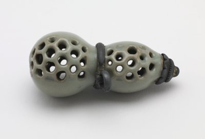 Kurpitsan muotoinen Netsuke, Yamashiron maakunta, Edo-kausi tai Meijin aikakausi (keraaminen) tekijältä Japanese School