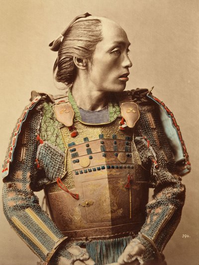 Muotokuva vanhan Japanin samuraista, jossa on kokovartalopanssari, 1890 tekijältä Japanese School