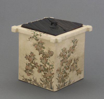 Satsuma ware teeseremonia vesipurkki kaivon reunan muotoinen, Tea seremonia vesipurkki (mizusashi) tekijältä Japanese School