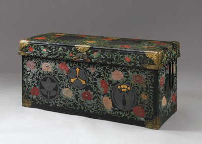 Säilytyslaatikko (Nagamochi), Edo Period (lakka ja kullattu kupari) tekijältä Japanese School