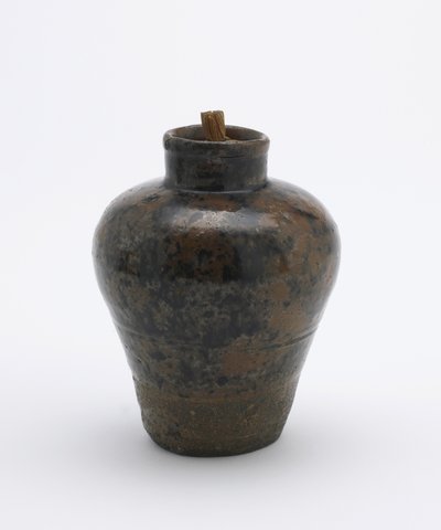 Tea caddy, purkin muotoinen, käytetty karkkipellettien pullona, Aichin prefektuuri, Edo-kausi (keraaminen) tekijältä Japanese School