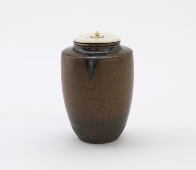 Tea caddy, katatsuki-tyyppinen, Edo-kausi (keraaminen) tekijältä Japanese School