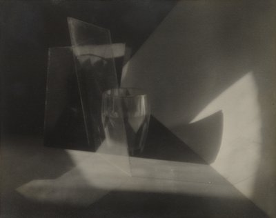 [Still-life Abstraction], n. 1923 (gelatiinihopeaprintti) tekijältä Jaromir Funke