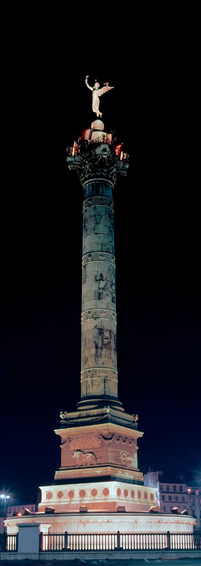 Näkymä heinäkuun sarakkeesta Place de la Bastille -aukiolle Pariisissa. tekijältä Jean Antoine Alavoine