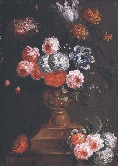 Tulppaanit, kehäkukka, Viburnum, unohtumattomat, ruusut ja muut kukat uurnassa tekijältä Jean Baptiste (attr. to) Bosschaert