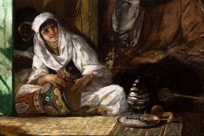 Haremin sisätilat Marokossa, yksityiskohta: nainen soittaa derboukaa. tekijältä Jean Joseph Benjamin Constant