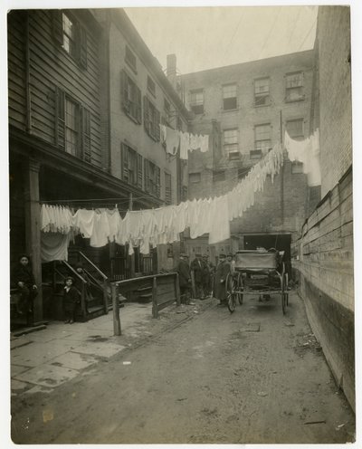 11 Christopher Street, Greenwich Village, New York, USA, n. 1917-20 (gelatiinihopea valokuva) tekijältä Jessie Tarbox Beals