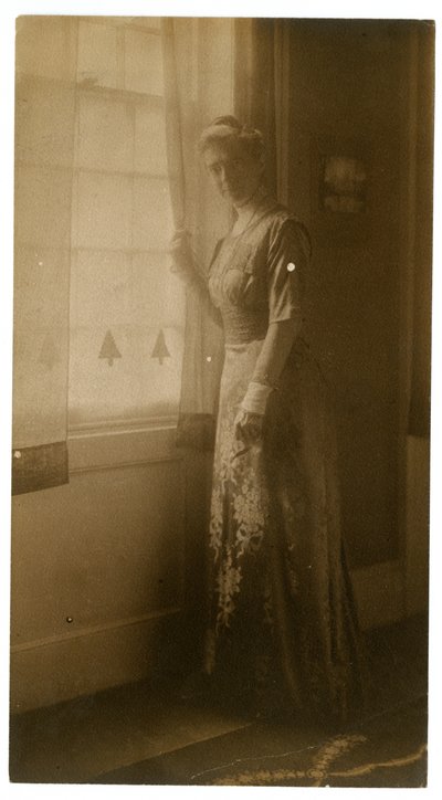 Alice Stevens, Windsor, Vt, n. 1905-40 (gelatiinihopea valokuva) tekijältä Jessie Tarbox Beals