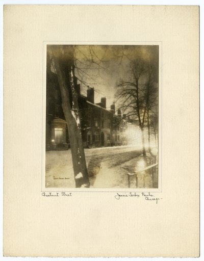 Chestnut Street, Boston, USA, n. 1902-10 (gelatiinihopea valokuva) tekijältä Jessie Tarbox Beals