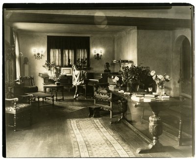 Doris Keene Doris Keane, n. 1905-26 (gelatiinihopea valokuva) tekijältä Jessie Tarbox Beals