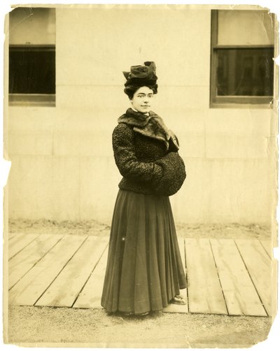 Ely Letson? Tri Elizabeth Letson Bryan, n. 1905-40 (gelatiinihopea valokuva) tekijältä Jessie Tarbox Beals
