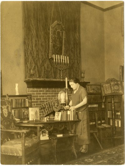 Fanny Hurst, n. 1909-28 (gelatiinihopea valokuva) tekijältä Jessie Tarbox Beals