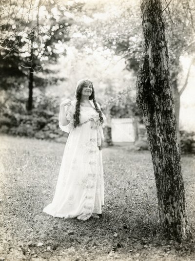 Grace Duffy Boylan Malcolm Stuart Boylanin äiti, elokuvaohjaaja Hollywood, n. 1905-1917 (gelatiinihopeakuva) tekijältä Jessie Tarbox Beals