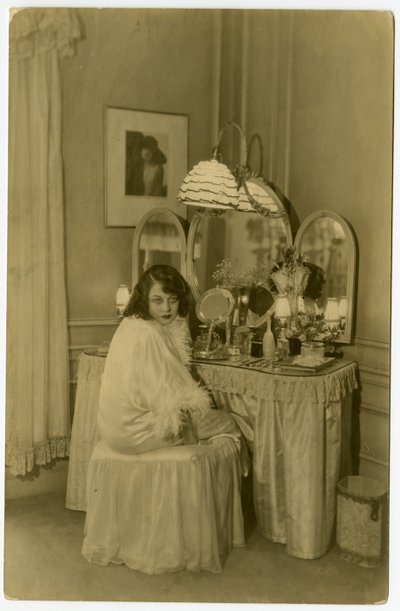Lenore Ulric, näyttelijä, n. 1915-28 tekijältä Jessie Tarbox Beals