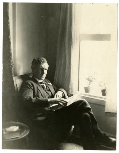 Llewelyn Powys, n. 1905-40 (gelatiinihopea valokuva) tekijältä Jessie Tarbox Beals