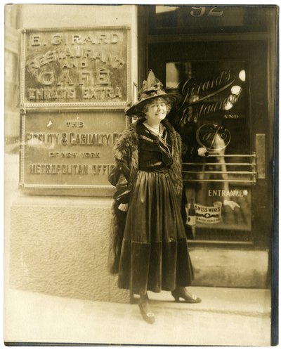 Madam Girard of NY, kuuluisa keskustaravintola 92 William St, 1910 tekijältä Jessie Tarbox Beals