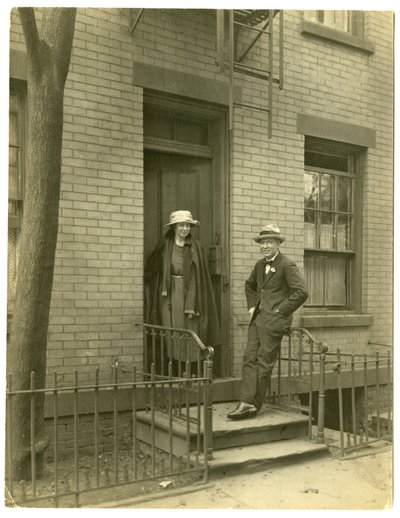Herra Llewelyn Powys, kirjailija ja hänen vaimonsa, noin 1905-40 (gelatiinihopeakuva). tekijältä Jessie Tarbox Beals