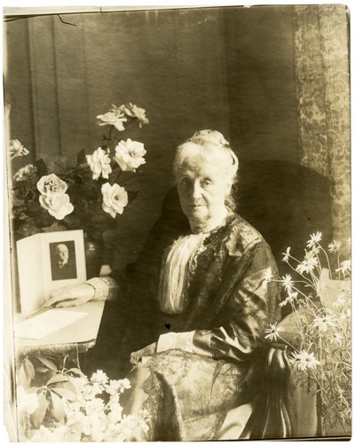 Rouva Greenwich Horne ?, n. 1905-1940 (gelatiinihopea valokuva) tekijältä Jessie Tarbox Beals
