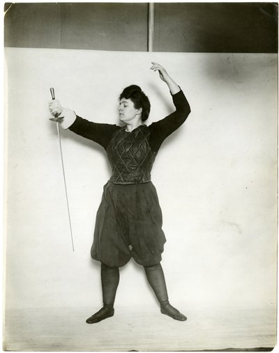 Vanha malli, n. 1905-1918 (gelatiinihopea kuva) tekijältä Jessie Tarbox Beals