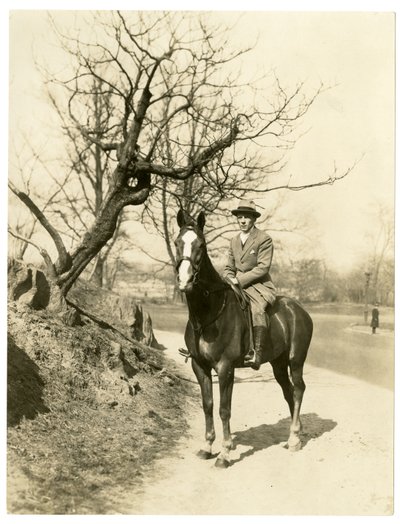 Roland Young, n. 1905-27 (gelatiinihopea valokuva) tekijältä Jessie Tarbox Beals