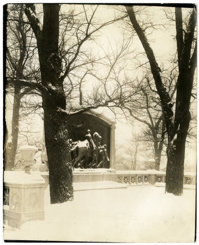 Shaw Memorial in myrsky, Boston, USA, n. 1902-1910 (gelatiinihopea valokuva) tekijältä Jessie Tarbox Beals