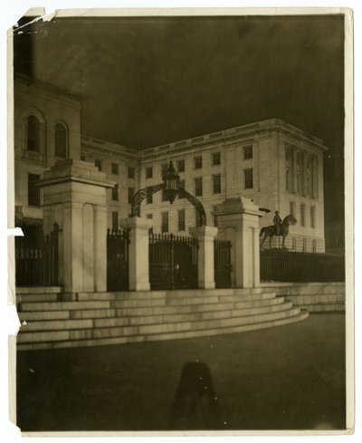 State House, Boston, USA, n. 1902–1910 (gelatiinihopeakuva) tekijältä Jessie Tarbox Beals