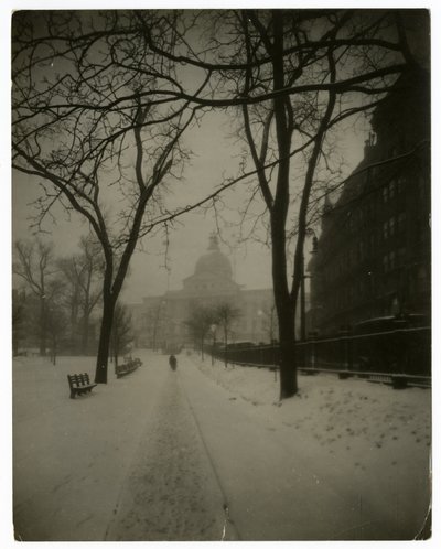 State House Stormissa, Bostonissa, Yhdysvalloissa, n. 1902-1910 (gelatiinihopeakuva) tekijältä Jessie Tarbox Beals