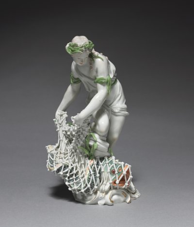 Fisherwoman, valmistaja Ludwigsburg Porcelain Factory, Saksa, n.1765 (posliini emalilla ja kullatulla koristeella) tekijältä Johann Christian Wilhelm Beyer