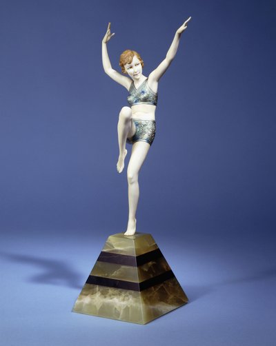 Beach Dancer, n. 1935 (ronssi ja norsunluu, kylmämaalattu patina, vihreä ja musta onyx-pohja) tekijältä Johann Philipp Ferdinand Preiss