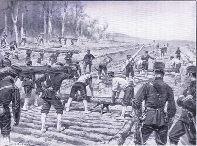 Japanilaiset insinöörit rakentamassa puutietä joukkoille, kuva Cassellsista Venäjän ja Japanin sodan historia, osa 1, n. 1900 tekijältä Johannes Hermann Barend Koekkoek