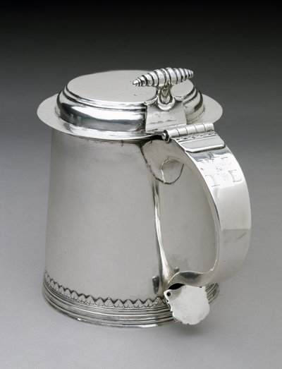 Tankard, c. 1692-1734 (hopea) tekijältä Johannis Nys