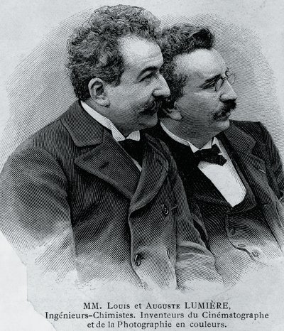 Muotokuva Auguste Marie Louis Nicolas Lumiere (1862-1954) ja Louis Jean Lumiere (1864-1948), ranskalaiset yrittäjät ja elokuvaprojektorin keksijät, kaiverrus valokuvasta tekijältä Walter Charles Mills