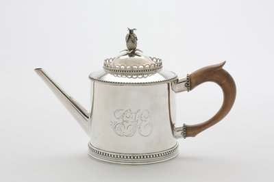 Teekannu, n. 1790 (hopea) tekijältä John David
