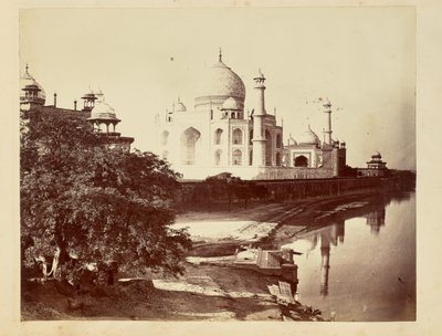 [Taj Mahal Yamuna-joen rannalta] tekijältä John Edward Saché