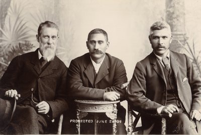William Australia Graham, kuningas Mahuta Tawhaio ja Tahuna Heirangi, kesäkuu 1898 (hopeagelatiiniprintti) tekijältä John Hanna