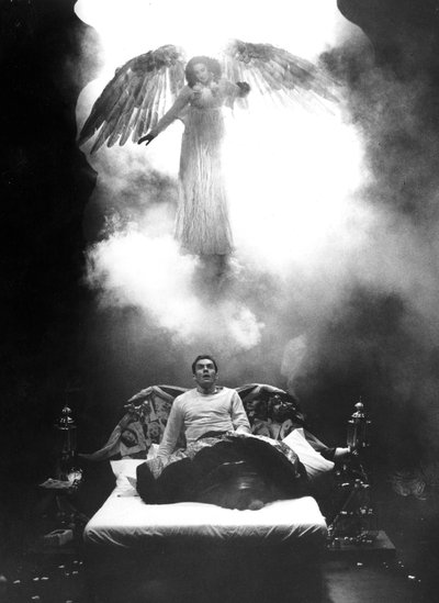 Angels In America kirjoittanut Tony Kushner tekijältä John Haynes