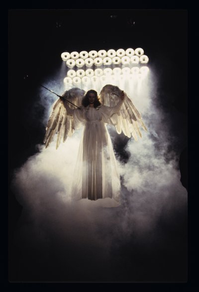 Angels In America kirjoittanut Tony Kushner tekijältä John Haynes