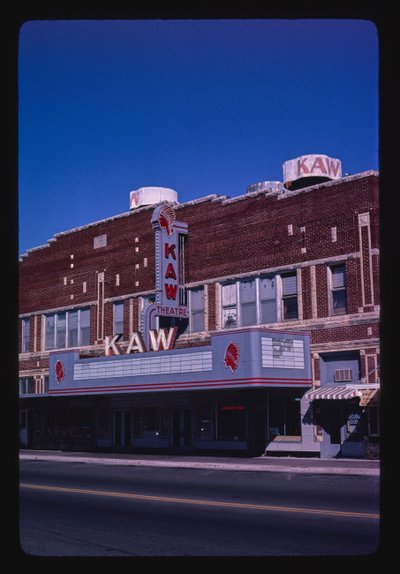 Kaw Theater, Washington Street, Junction City, Kansas, USA tekijältä John Margolies