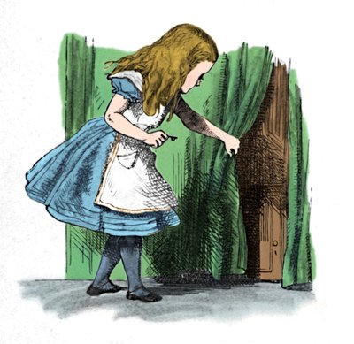 Alice katselee pientä ovea verhon takana, 1889 tekijältä John Tenniel
