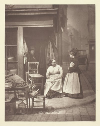 Vanhat huonekalut, 1881. tekijältä John Thomson