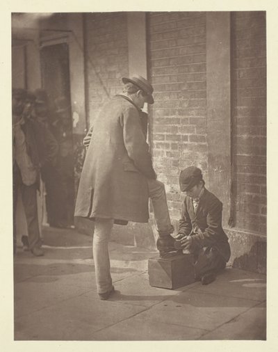 The Independent Shoe-Black, 1881. tekijältä John Thomson
