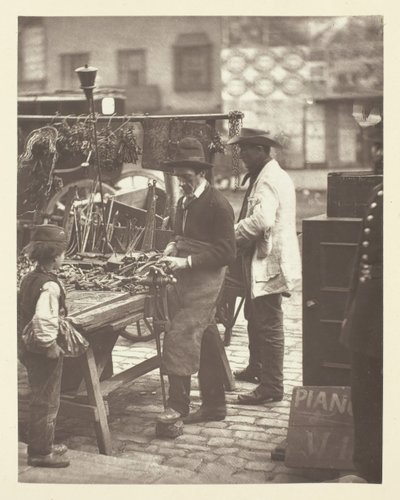 The Street Locksmith, 1881. tekijältä John Thomson